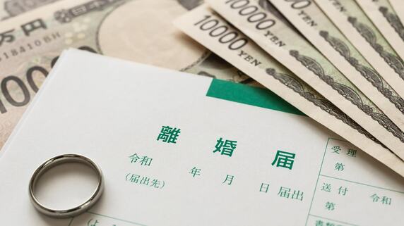 離婚してくれ…〈年収1,600万円・57歳エリート夫〉の決断。53歳専業主婦が突きつけられた“衝撃の事実”