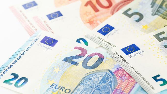 メルケル首相の後任選びのプロセス開始