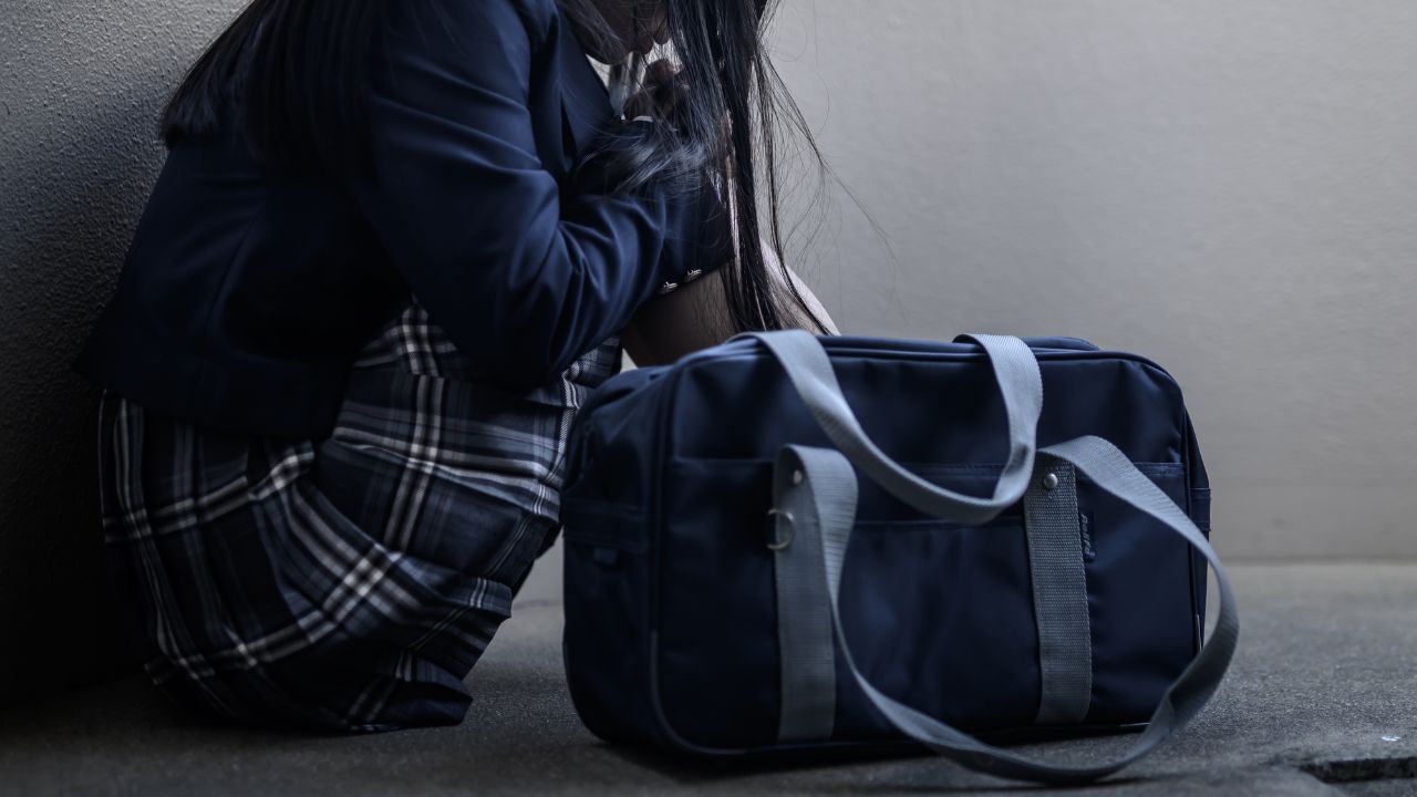 母親に受け入れてもらえない…「パパ活」「闇バイト」に“疑似家族”を求める不登校児の本音