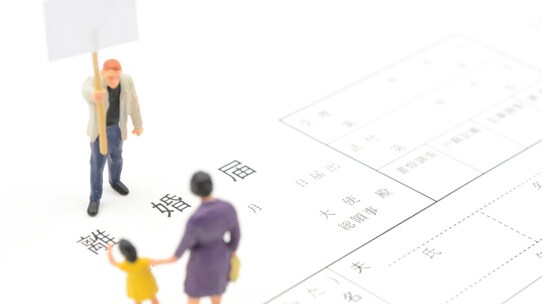 親の離婚…「成年の娘」の戸籍に影響は?姓の変更はどうなる?