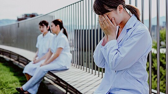 「育休なんて、いい身分だな」…老害と化した「医学部教授」の酷すぎる横暴【医師の告発】