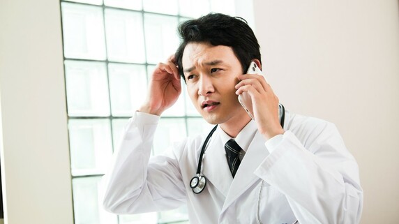 「院長、電話です」「えっ!?」退職代行業者からまさかの〈退職連絡〉…現場スタッフの職務放棄に、法的措置はとれるのか？