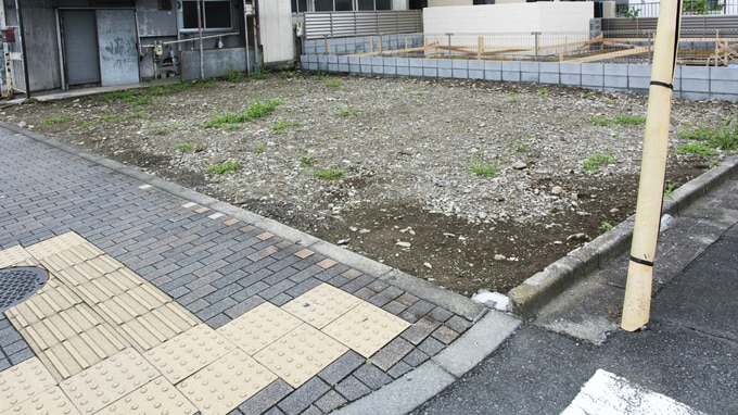 隣の空き地の下に「下水道管・ガス管・水道管」を通すには？