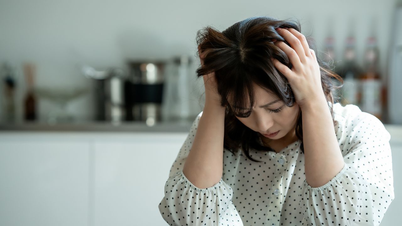 片親は迷惑なんだよね…不動産会社で門前払い25件。〈月収手取りで18万円〉38歳の母の絶望「どう生きていけと？」