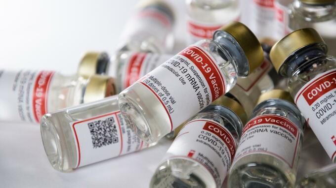 追加接種を急げ…ワクチン接種「世界最速」だったイスラエルに、今夏「デルタ株流行」で起こった現象【医師が解説】