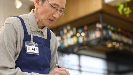「おっさん、またかよ」月収95万円だった“鬼部長”。いまは時給1,250円、娘と同い年の上司に呆れられる“62歳シニアアルバイター”…元エリートが定年後、プライドを砕かれながら今日も出勤する理由【CFPの助言】