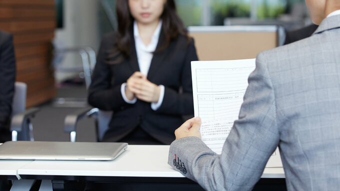面接官「簡単に自己紹介をお願いします」　就活生「〇〇大学の～と申します。出身は…。」　面接官「（わかってないなあ…）」