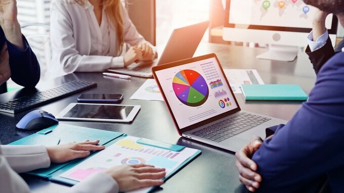 【ITエンジニアへアンケート】「現場のIT人材不足を実感」が64％…現役ITエンジニアの“負担増加の要因”とは