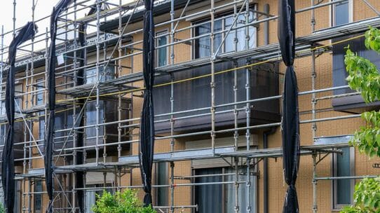 新築アパート「7割カネ払い済み」で工事ストップ！「安すぎる業者」に騙された48歳男性の悲惨な末路