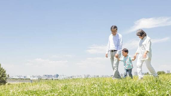 何も不自由ない老後のはずが…〈年金24万円・貯蓄3,200万円〉60代夫婦の盲点。孫との時間にふとよぎる〈老後設計の綻び〉