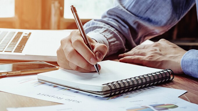 ＜クイズ＞日本には「100年企業」が何社存在するのか？