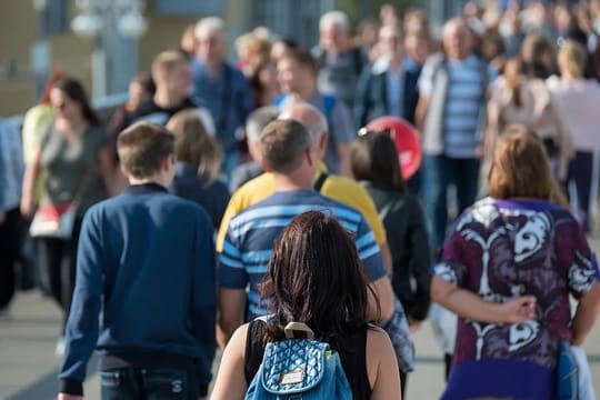 検討エリアにおいて、人口は増加しているのか