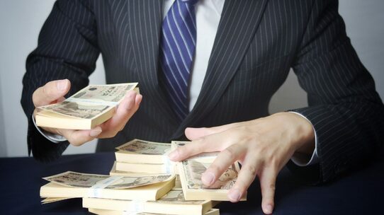サラリーマン副業300万円問題に決着…結局「事業所得か、雑所得か」の分かれ目は?【税理士が解説】