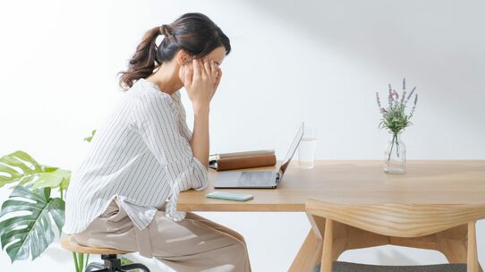 メンタル不調でダウンする前に気づいて…頑張りすぎな人に現れる「危険信号」【メンタル産業医が解説】