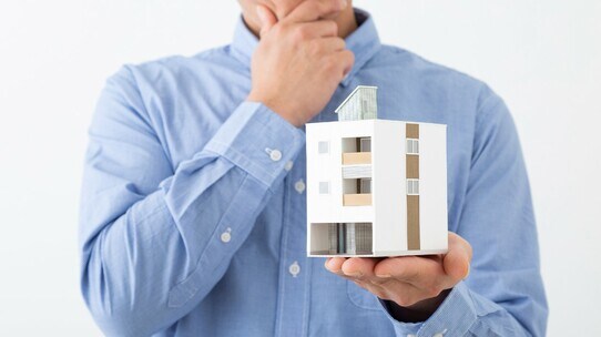 不動産の売主が業者からの「不本意な値下げ提案」に応じた先に待つ後悔