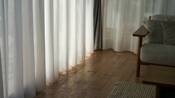 「一人で夢を見ていてください」…テーブルに残された置き手紙。現金2,800万円・親からの相続、万全の資金計画で60歳退職を決めた会社員「妻と過ごす老後は来ない」と知った日