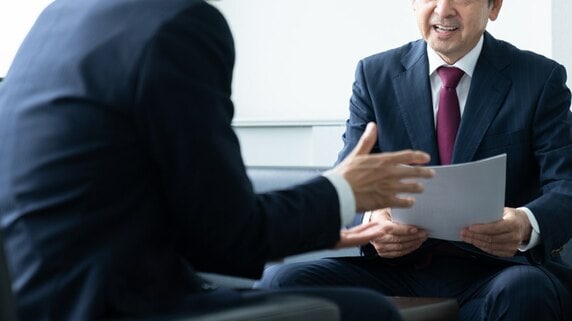 「注意すればパワハラ、黙っていればまたミス…」〈49歳・管理職〉かつての先輩だった“年上部下”への指導で追い詰められた理由