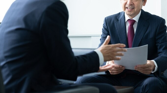「注意すればパワハラ、黙っていればまたミス…」〈49歳・管理職〉かつての先輩だった“年上部下”への指導で追い詰められた理由