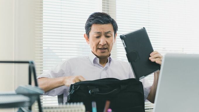 「お先に失礼します」今日も定時で即退社…〈年収500万円〉元エース・現“窓際”おじさんの56歳会社員。若手の陰口にも動じない「謎の強さ」のワケ