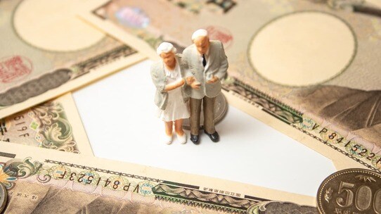 「老後2,000万円問題」は真っ赤なウソだった!統計データが示す驚きの「本当の老後の赤字額」とは?