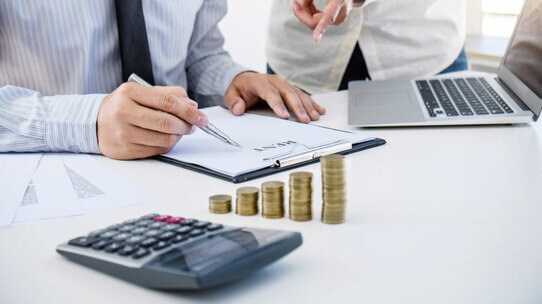 企業による寄付金の支出…損金算入できる金額は?