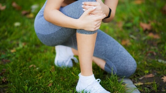 ひざ再生医療の治療実態は?グラフで見る患者傾向や効果