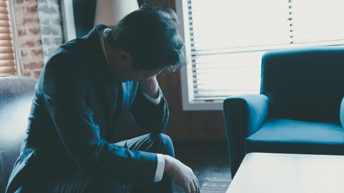 定年まであと2年――〈年収750万円・59歳会社員〉、妻から告げられた“残酷な現実”に崩れ落ちた日「何十年も働いてきたのに…」