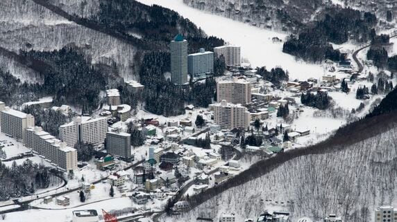 業績悪化で閉鎖された区分所有型ホテル・スポーリア湯沢…「自己破産手続きが停止される」ほど深刻な現状