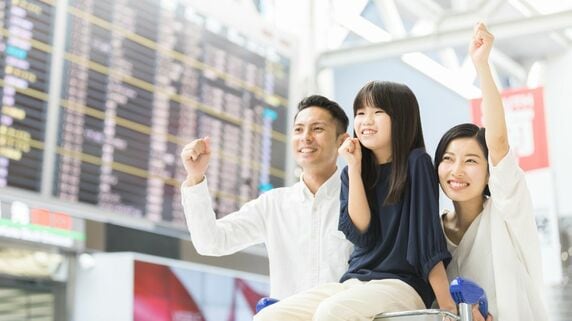 「お世話よろしくね！」娘一家は颯爽とハワイ旅行へ。〈年金月20万円〉犬と庭を託された73歳母「二世帯住宅」に辟易のワケ