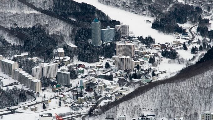 業績悪化で閉鎖された区分所有型ホテル・スポーリア湯沢…「自己破産手続きが停止される」ほど深刻な現状