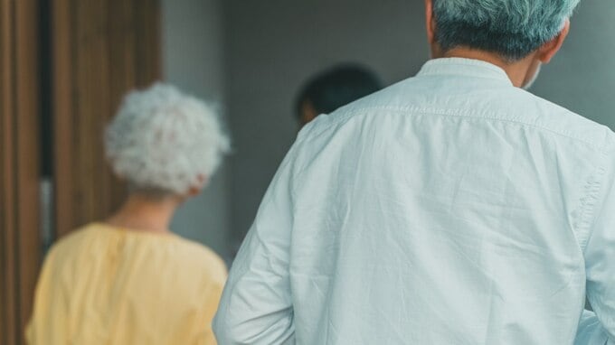 「この家、私たちには広すぎたのね」〈年金月24万円・71歳夫婦〉30年以上暮らした5LDK戸建てを売却→駅近2LDKへ住み替え実感した“身軽さ”