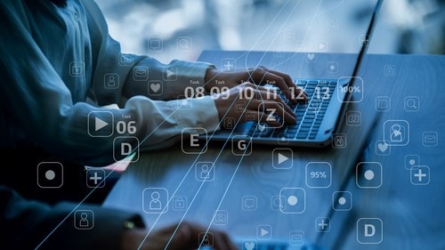 芸術というのはよほど運がよくなければ社会的かつ経済的に報われないという。それはなぜか。（※写真はイメージです／PIXTA）