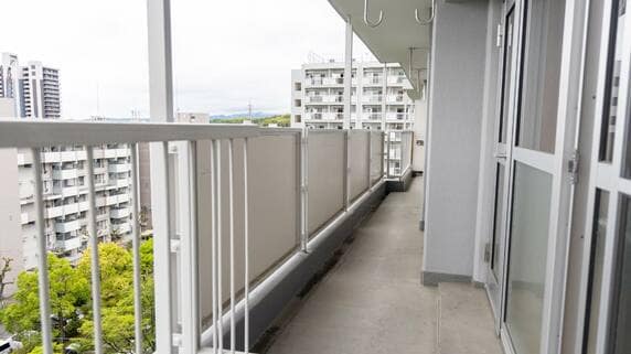 「ちゃんと食べてる？」月収21万円で東京一人暮らしの24歳息子が心配で…母が“こっそり上京”→アパートで見た“異様な部屋”