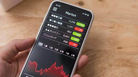 投資初心者の愚問「500円で買った株が800円に。売るべき?」