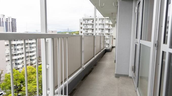 「ちゃんと食べてる？」月収21万円で東京一人暮らしの24歳息子が心配で…母が“こっそり上京”→アパートで見た“異様な部屋”