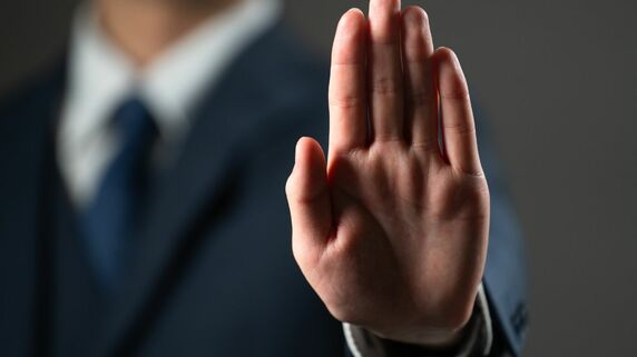 社長になるくらいなら辞めます！優秀な部下ほど会社の後継を断る「3つの重圧」