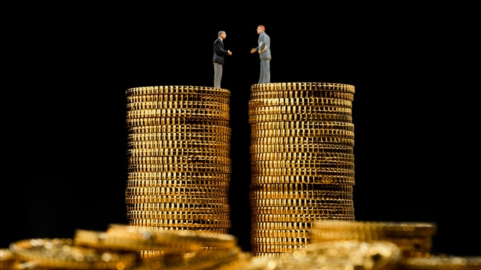 金急落も一時は「4,000ドル突破」…長期的上昇トレンドの買いを支える市場の“不安”【10月の金市場】