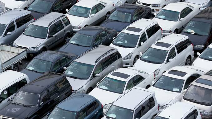 新車は高すぎて買えない→中古車市場が好景気!? 業績拡大で「東証プライム値上がり率1位」となった“中古車銘柄”の正体【昨日動いた株価】