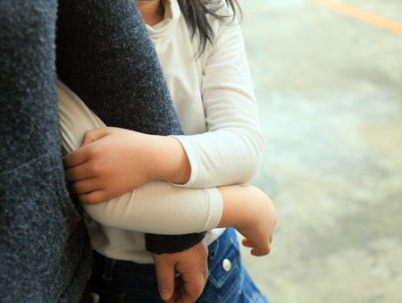 私はどうしたらいいのかわからなくなり、気まずい思いをします