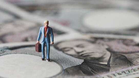 平均手取り23万円だが…サラリーマンにのしかかる「みんなの年金問題」の重たい課題