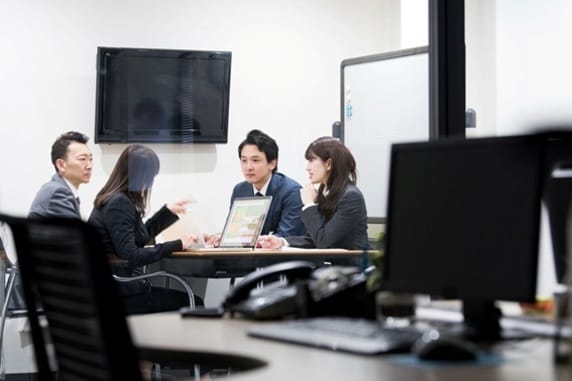 「長時間労働」は“善意”から生まれる…人手不足時代の企業に求められる〈頑張り依存〉からの脱却【社労士が解説】