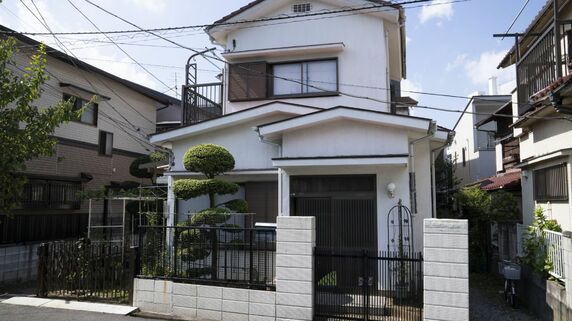 「限界だ、助けてくれ」父からのSOS。約2,000万円の相続を約束した“家事手伝い”の50歳妹に「実家は任せた」はずが…兄が目にした“まさかの惨状”