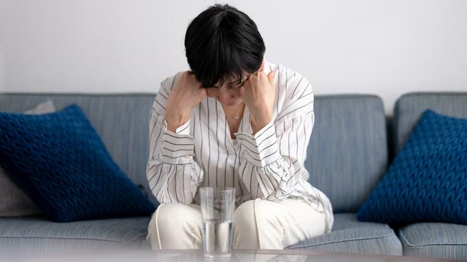 「孫のためなら」と老後資金を切り崩し…〈年金月13万円・67歳母〉110万円を送金後、長男から届いた“予想外の一言”