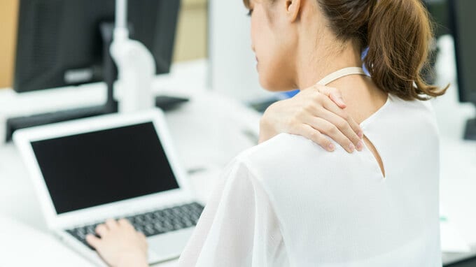 四十肩・五十肩を防ぐ！画像で紹介「気軽にできるストレッチ」