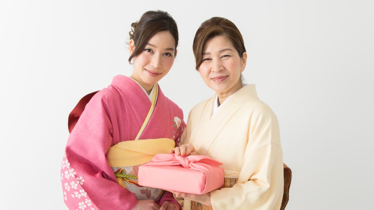 みなさんのお口に合うかしら…「年収2,500万円・義兄夫婦」が持ち込んだ手土産に、「結婚6ヵ月・32歳妻」が悲鳴