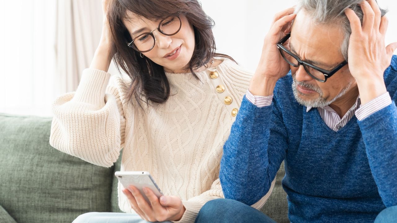 「孫の顔も見られない…」〈年金月28万円・貯蓄3,800万円〉60代夫婦、長男マイホーム購入に「500万円援助」も、嫁の本音に絶句