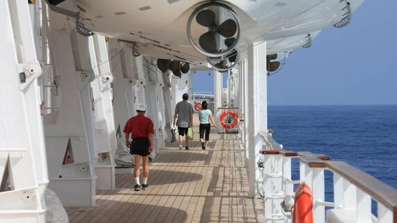 「一生に一度の贅沢」貯金3,000万円を〈豪華世界一周クルーズ〉に投じた60代夫婦。帰国後、“想定外の出費”で崩れた年金暮らし