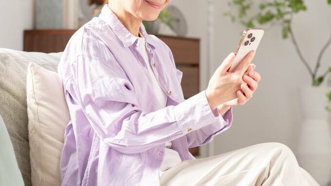 「電話一本でいいのに…」〈年金月14万円・72歳女性〉シニアマンションで待ち続けた家族からの連絡