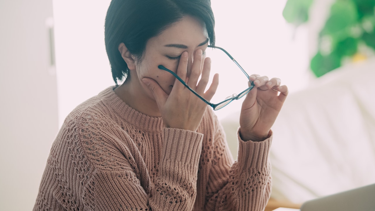 目に「もやもや」が見える…患者続出の飛蚊症、治療法は2つ