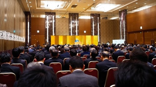 社長の教祖の話は毎回気づきが違ったという。（※写真はイメージです／PIXTA）